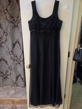 Vintage Y2K SZ 8 De Laru Elegant Black Embellished Maxi Dress with Bow Detail